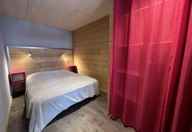 Apartment in La Clusaz - Gentianes flat 2 - Apartment 3*** in the village, near ski slope for 8 people Apartment in La Clusaz - Gentianes flat 2 - Apartment 3*** in the village, near ski slope for 8 people