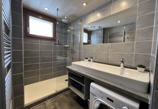 Apartment in La Clusaz - Gentianes flat 2 - Apartment 3*** in the village, near ski slope for 8 people Apartment in La Clusaz - Gentianes flat 2 - Apartment 3*** in the village, near ski slope for 8 people