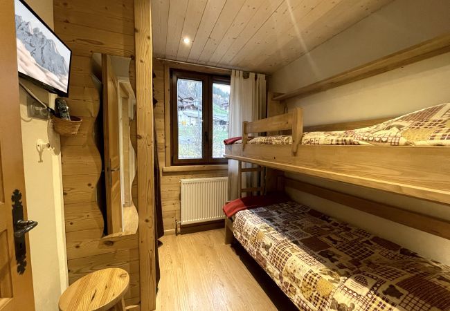 Apartment in La Clusaz - Gentianes 3 - Apartment 3*** village center, near ski slope for 5 people Apartment in La Clusaz - Gentianes 3 - Apartment 3*** village center, near ski slope for 5 people