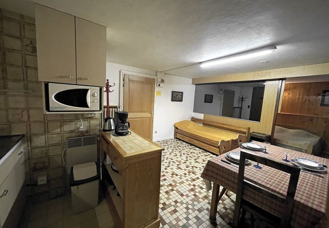 Apartment in La Clusaz - Gentianes 0 - Basic studio near ski slope for 4 people