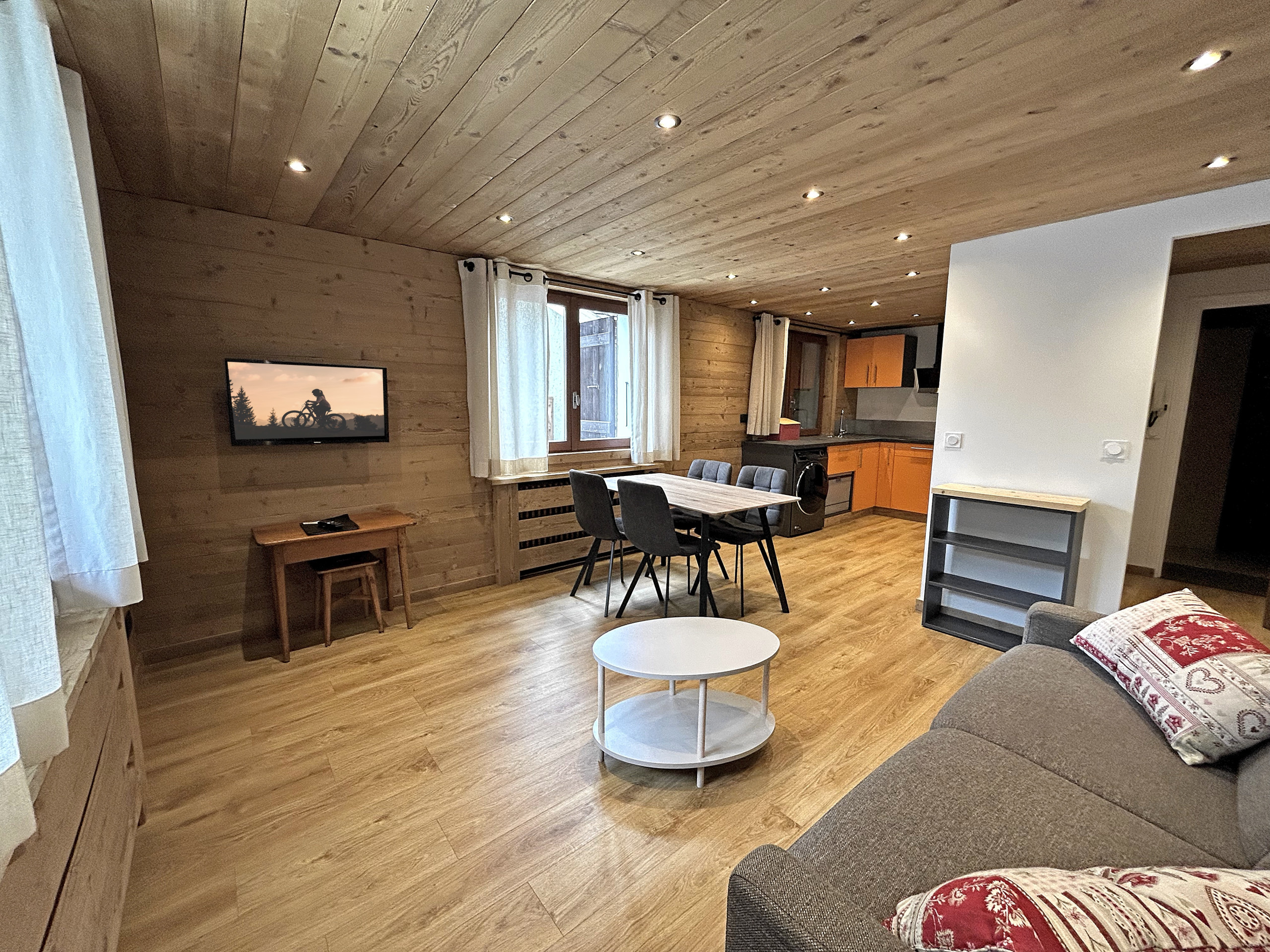  in La Clusaz - CAPRICE 4 - Apartment in the village center and close to the slopes