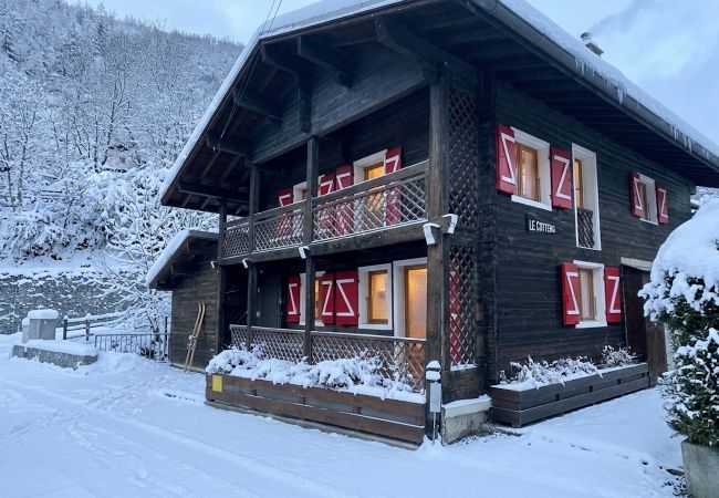 Chalet in La Clusaz - COTTERG - Detached chalet for 15 people, in the village center and close to the ski slopes.