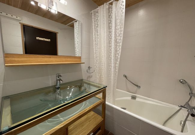 Apartment in La Clusaz - Crystal 25 - Duplex for 6 people 3* in the village Apartment in La Clusaz - Crystal 25 - Duplex for 6 people 3* in the village