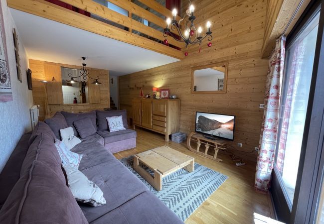Apartment in La Clusaz - Crystal 25 - Duplex for 6 people 3* in the village Apartment in La Clusaz - Crystal 25 - Duplex for 6 people 3* in the village
