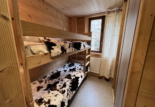 Apartment in La Clusaz - Gentianes 1 - Apartment 3*** in the village, near ski slope for 8 people Apartment in La Clusaz - Gentianes 1 - Apartment 3*** in the village, near ski slope for 8 people