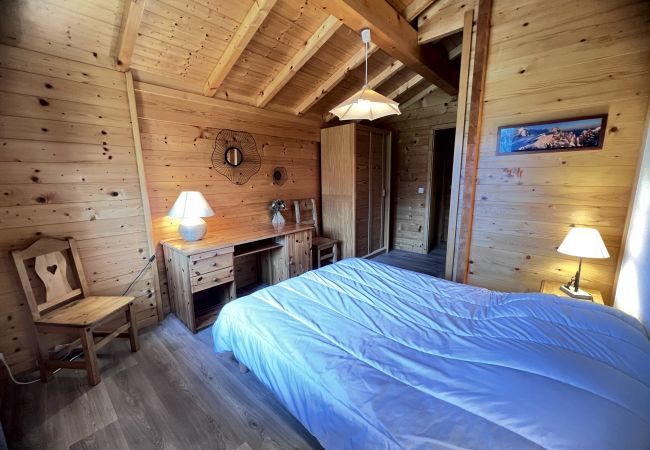 Chalet in La Clusaz - Murgiers B1 - Part of Confins valley chalet 7 people. Chalet in La Clusaz - Murgiers B1 - Part of Confins valley chalet 7 people.