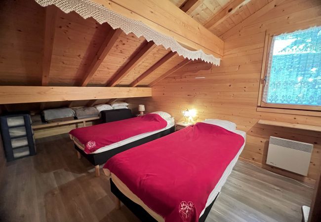 Chalet in La Clusaz - Murgiers B1 - Part of Confins valley chalet 7 people. Chalet in La Clusaz - Murgiers B1 - Part of Confins valley chalet 7 people.