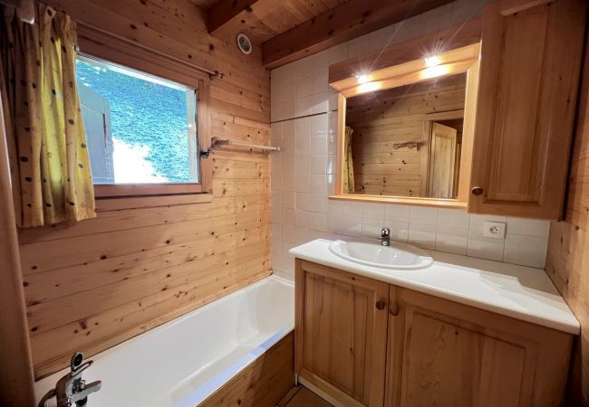 Chalet in La Clusaz - Murgiers B1 - Part of Confins valley chalet 7 people. Chalet in La Clusaz - Murgiers B1 - Part of Confins valley chalet 7 people.