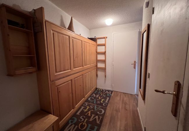 Apartment in La Clusaz - Parnasse 1- 413- Village centre, foot of the slopes, 4 pers. Apartment in La Clusaz - Parnasse 1- 413- Village centre, foot of the slopes, 4 pers.