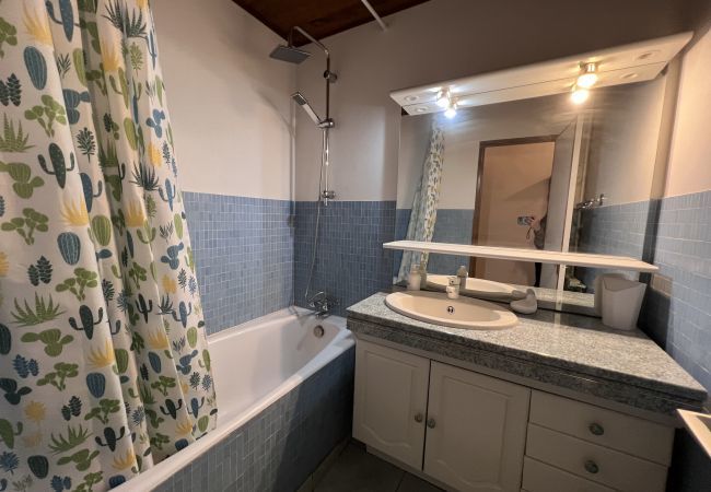 Apartment in La Clusaz - Elan 15 - Flat for 6 people, village center, 2* Apartment in La Clusaz - Elan 15 - Flat for 6 people, village center, 2*