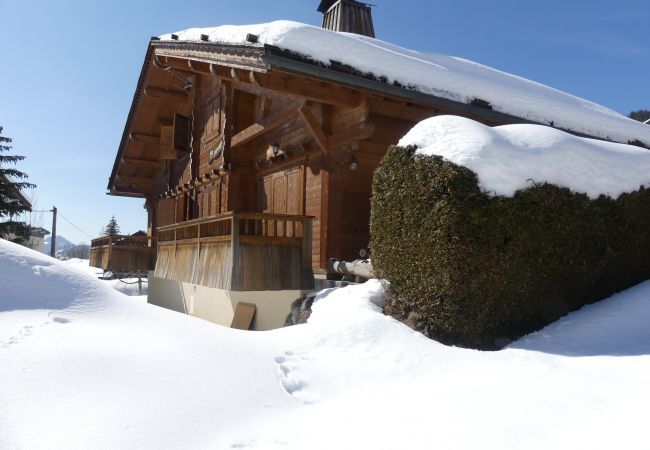 Chalet in La Clusaz - Le Paturage, charming half-chalet facing the mountains Chalet in La Clusaz - Le Paturage, charming half-chalet facing the mountains