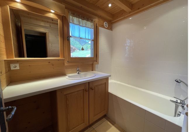Chalet in La Clusaz - Le Paturage, charming half-chalet facing the mountains Chalet in La Clusaz - Le Paturage, charming half-chalet facing the mountains