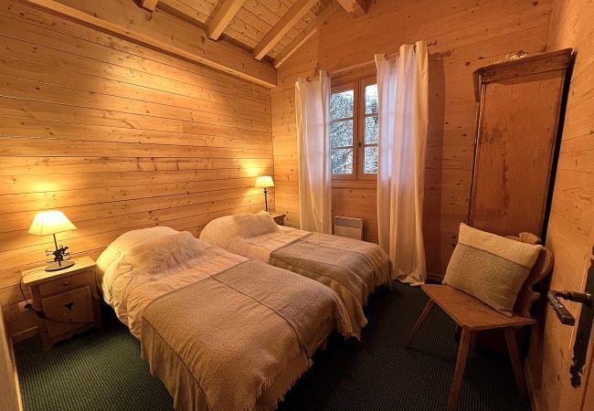 Chalet in La Clusaz - Le Paturage, charming half-chalet facing the mountains Chalet in La Clusaz - Le Paturage, charming half-chalet facing the mountains
