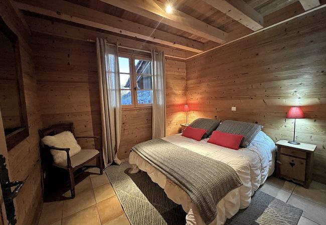 Chalet in La Clusaz - Le Paturage, charming half-chalet facing the mountains Chalet in La Clusaz - Le Paturage, charming half-chalet facing the mountains