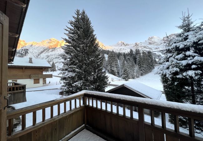 Chalet in La Clusaz - Le Paturage, charming half-chalet facing the mountains Chalet in La Clusaz - Le Paturage, charming half-chalet facing the mountains