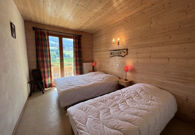 Apartment in La Clusaz - Crepuscule 3 - Apartment 6 people near ski slopes and village, 2*  Apartment in La Clusaz - Crepuscule 3 - Apartment 6 people near ski slopes and village, 2*