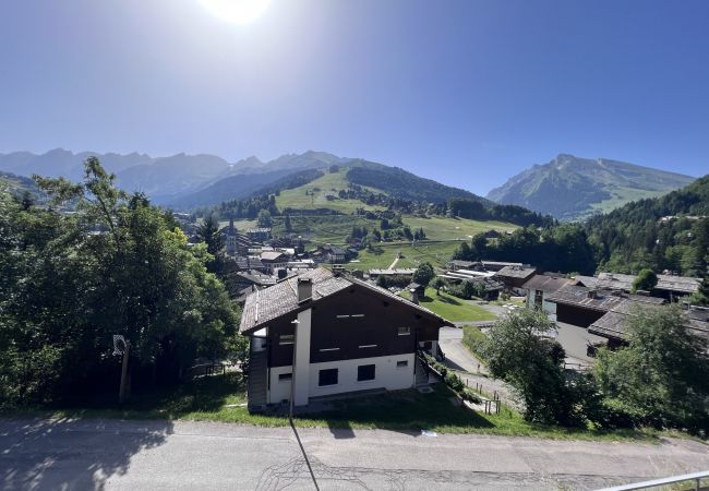 Apartment in La Clusaz - Crepuscule 4 - Apartment near ski slopes and village, 2* 4 pers. Apartment in La Clusaz - Crepuscule 4 - Apartment near ski slopes and village, 2* 4 pers.
