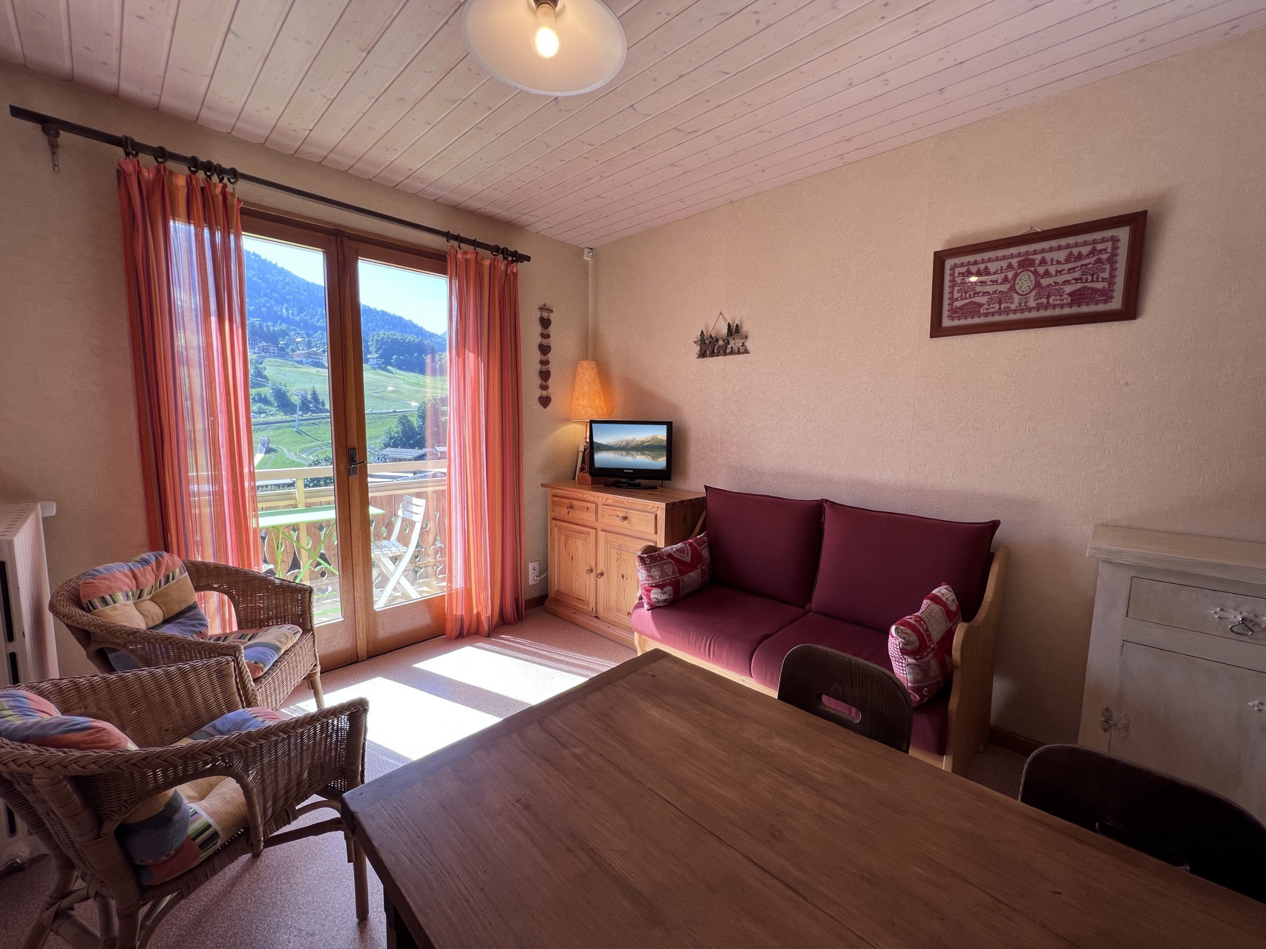  in La Clusaz - Crepuscule 5 - Apartment near ski slopes and village, 2* 4 pers.
