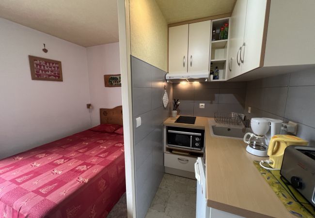 Studio in La Clusaz - Gémeaux S - Studio near ski slopes and village, 2* 2 pers.  Studio in La Clusaz - Gémeaux S - Studio near ski slopes and village, 2* 2 pers.