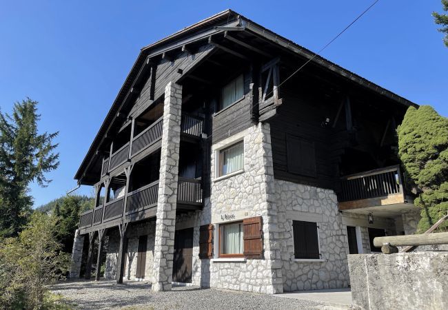 Apartment in La Clusaz - Alpée 5 - Apartment in chalet for 6 people 2* Apartment in La Clusaz - Alpée 5 - Apartment in chalet for 6 people 2*