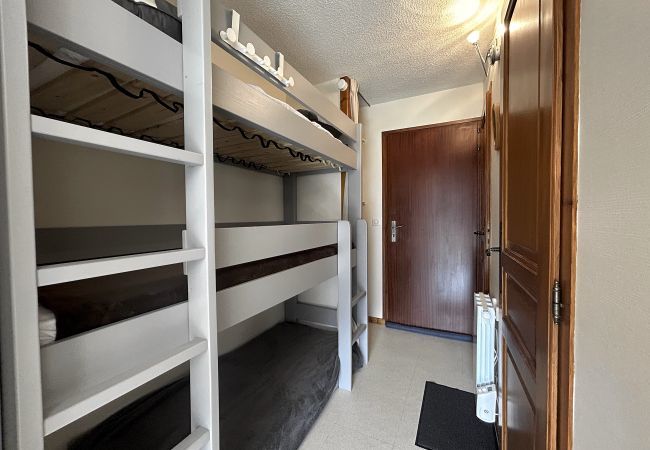 Studio in La Clusaz - Louveteau 3 - Studio with terrace in Confins Valley for 5 people. Studio in La Clusaz - Louveteau 3 - Studio with terrace in Confins Valley for 5 people.