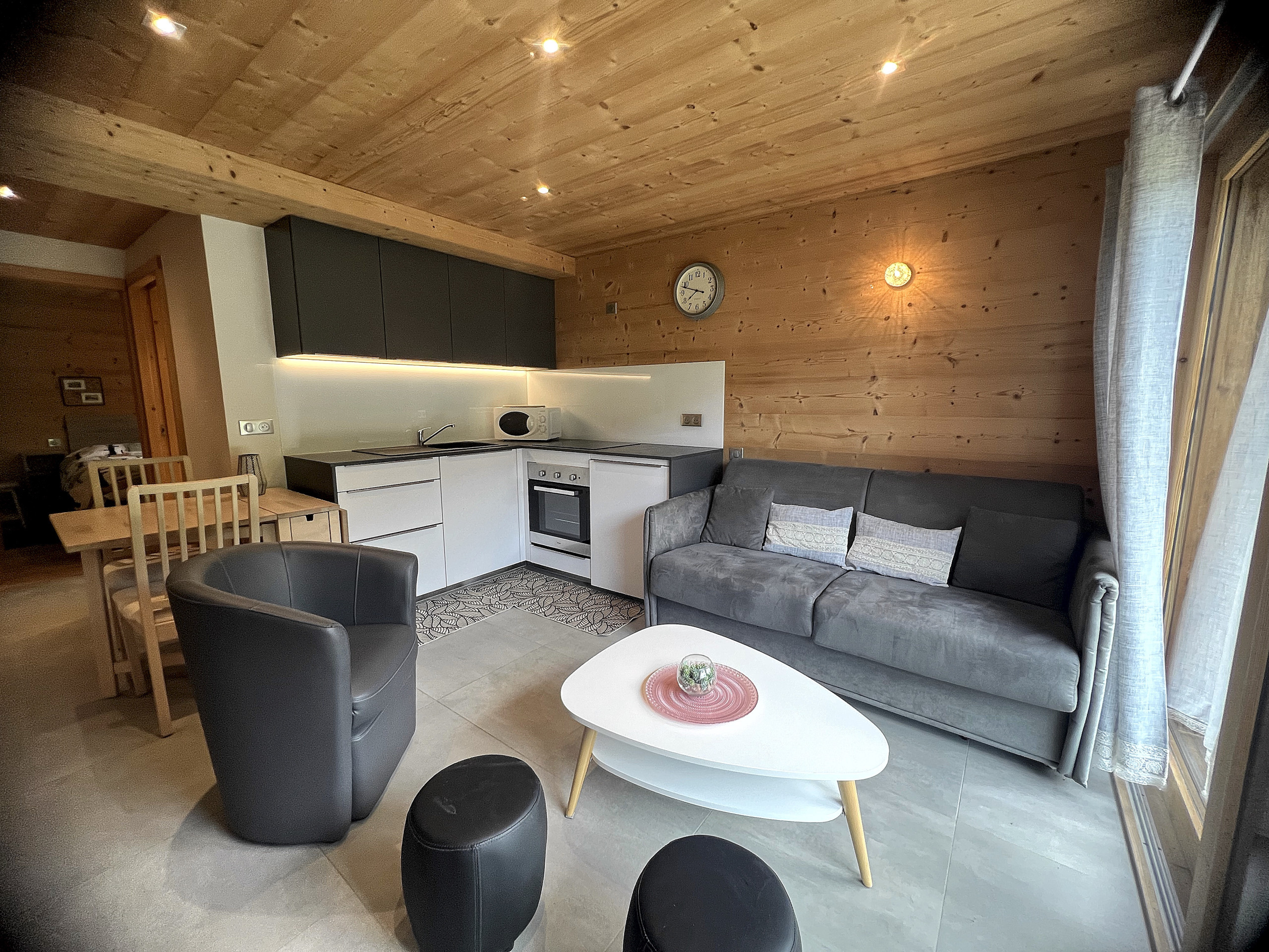  in La Clusaz - NEW TO RENT Charming modern one-bedroom apartment in a peaceful chalet – terrace/garden, mountain view, Wi-Fi included