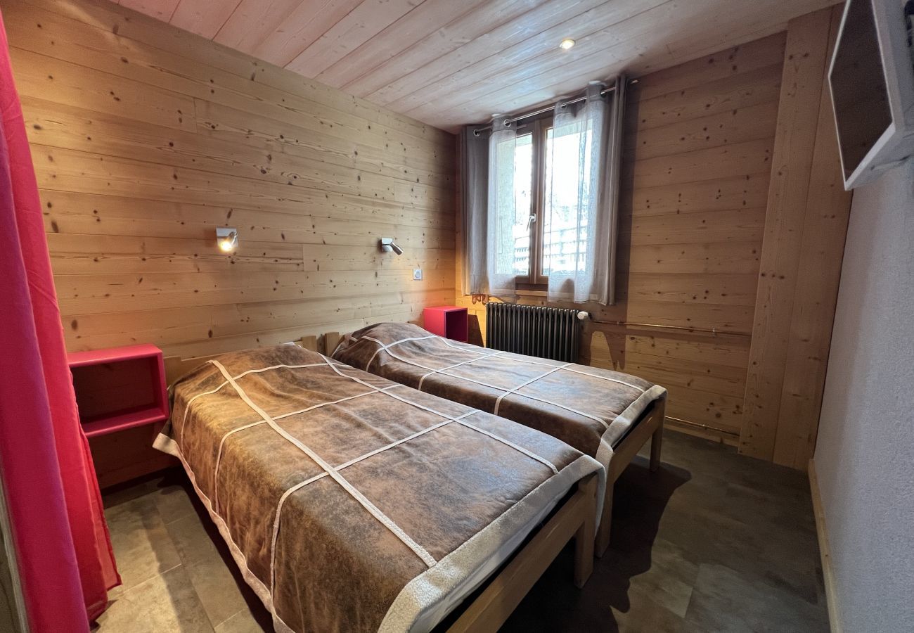 Apartment in La Clusaz - Gentianes flat 2 - Apartment 3*** in the village, near ski slope for 8 people