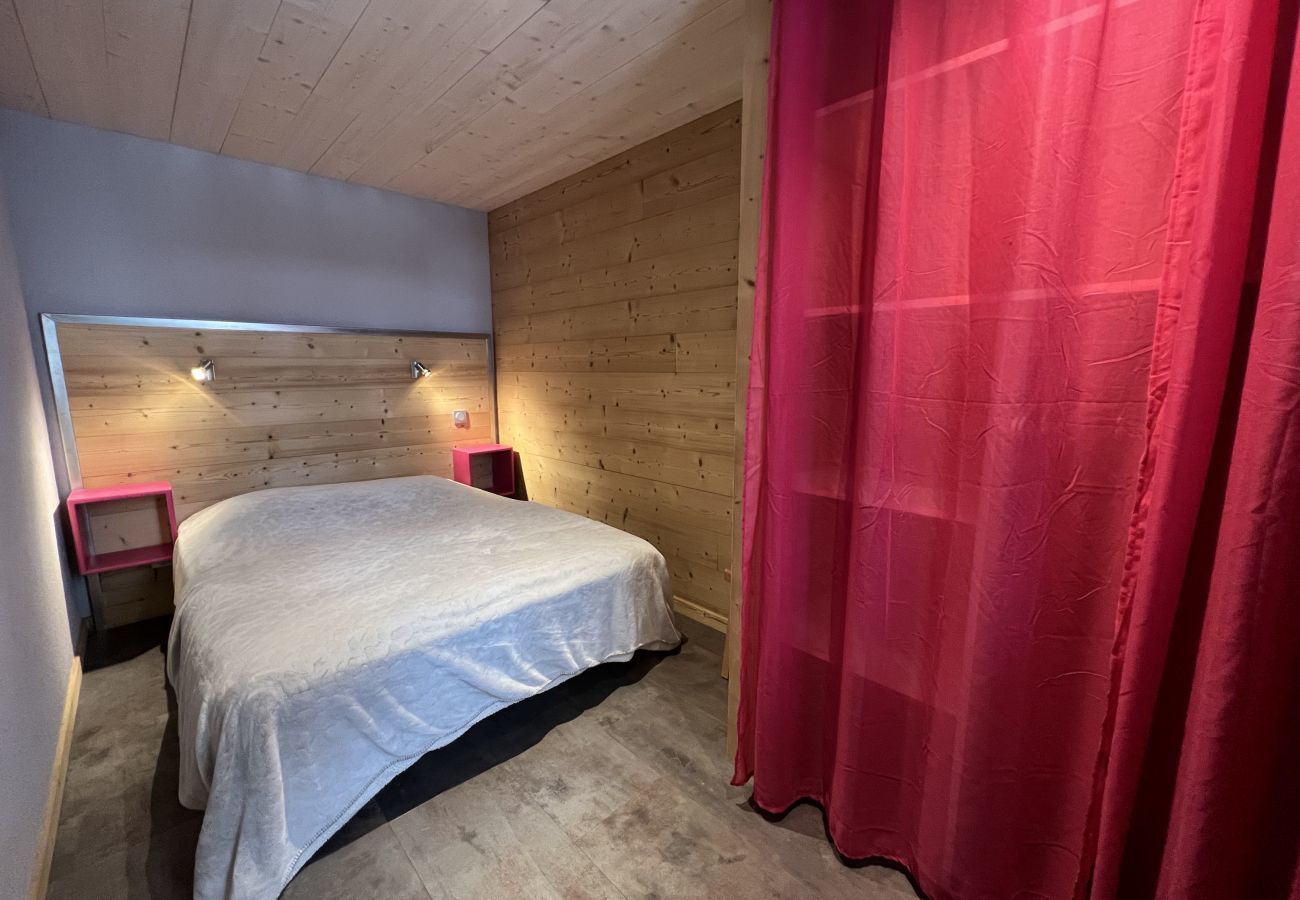 Apartment in La Clusaz - Gentianes flat 2 - Apartment 3*** in the village, near ski slope for 8 people