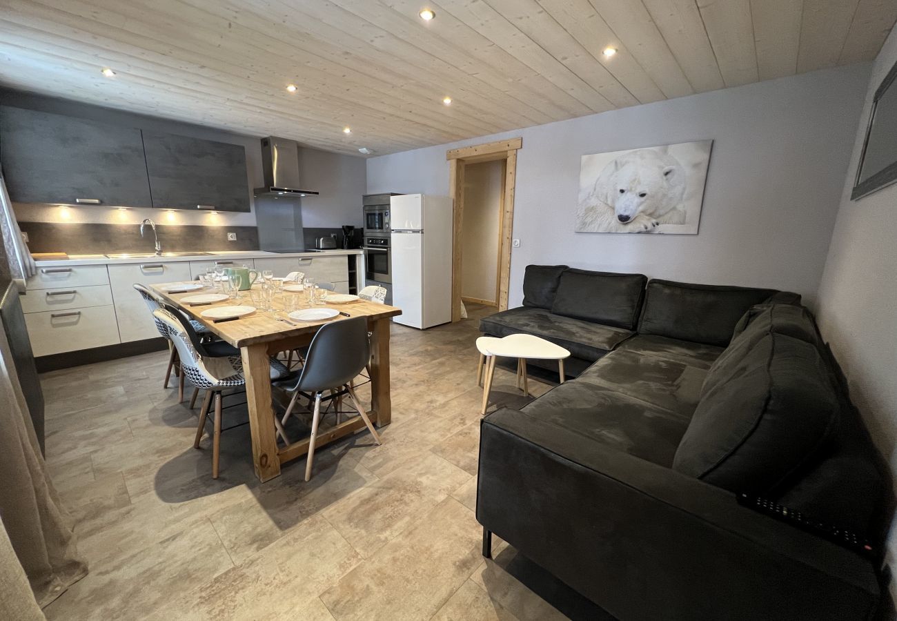 Apartment in La Clusaz - Gentianes flat 2 - Apartment 3*** in the village, near ski slope for 8 people