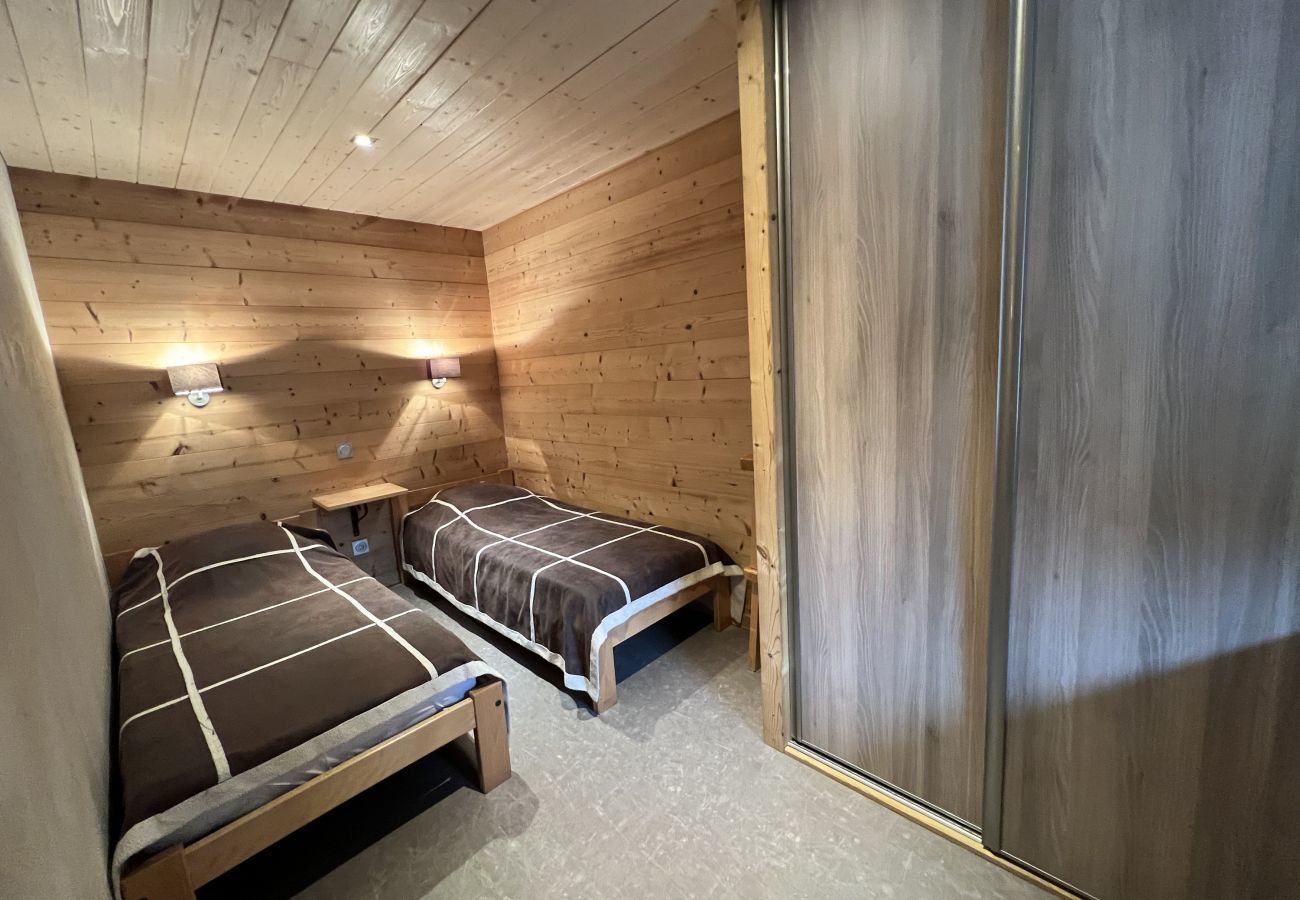 Apartment in La Clusaz - Gentianes 1 - Apartment 3*** in the village, near ski slope for 8 people