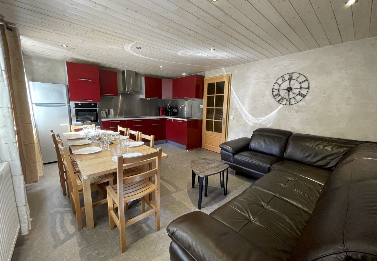 Apartment in La Clusaz - Gentianes 1 - Apartment 3*** in the village, near ski slope for 8 people