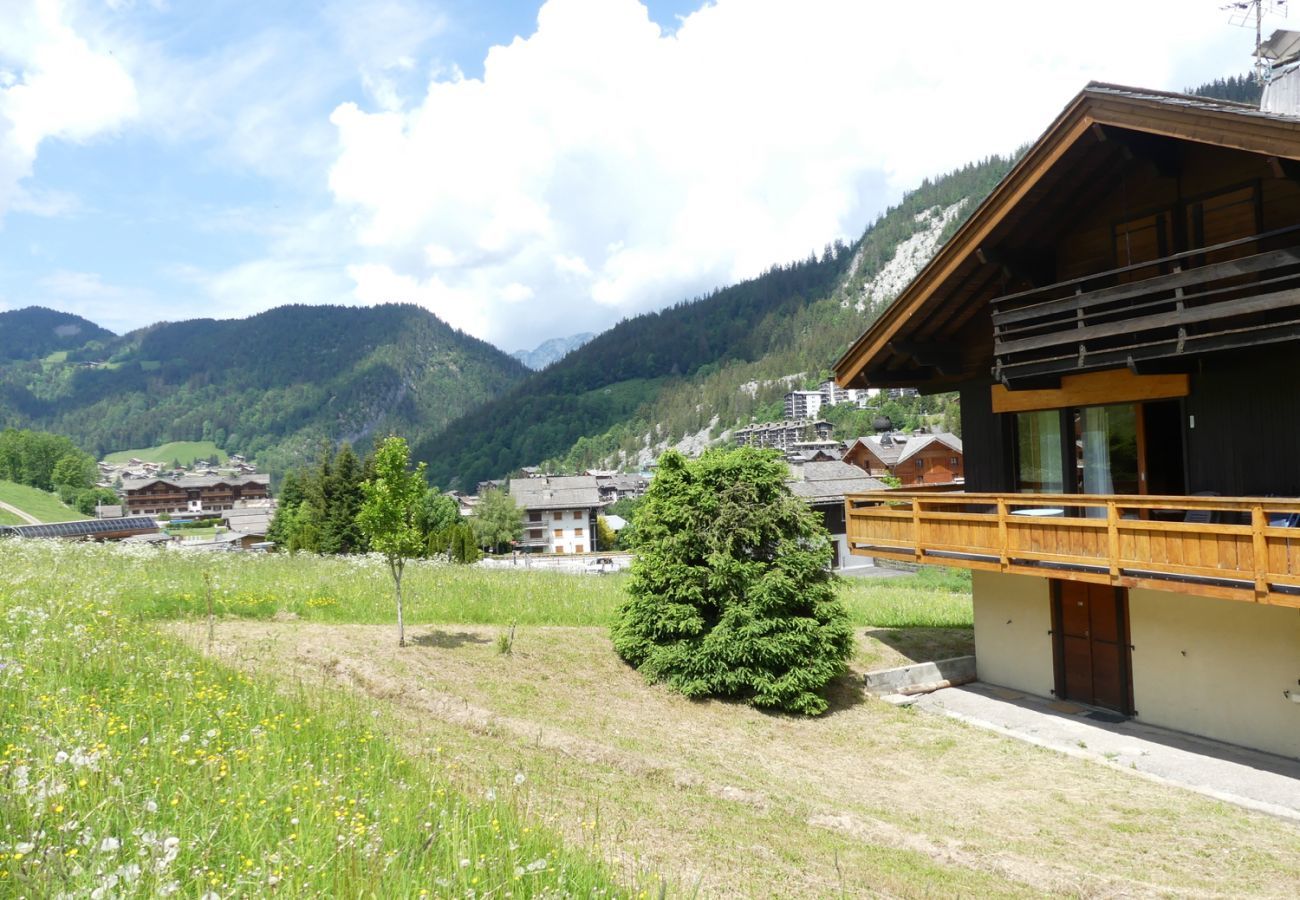 Chalet in La Clusaz - Ty menez 1 - Apartment in chalet garden level 2*, on the ski slopes for 6 people