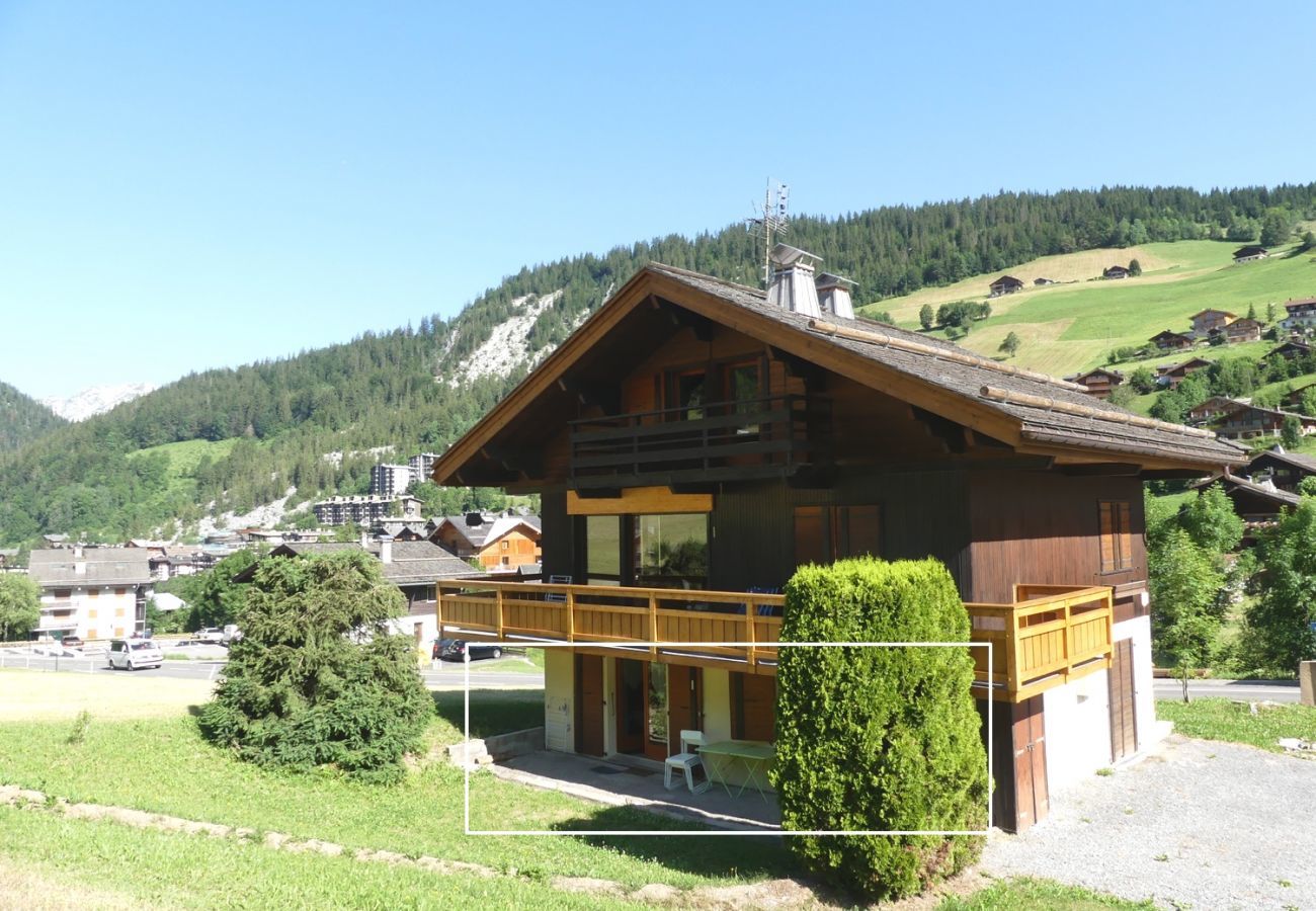 Chalet in La Clusaz - Ty menez 1 - Apartment in chalet garden level 2*, on the ski slopes for 6 people