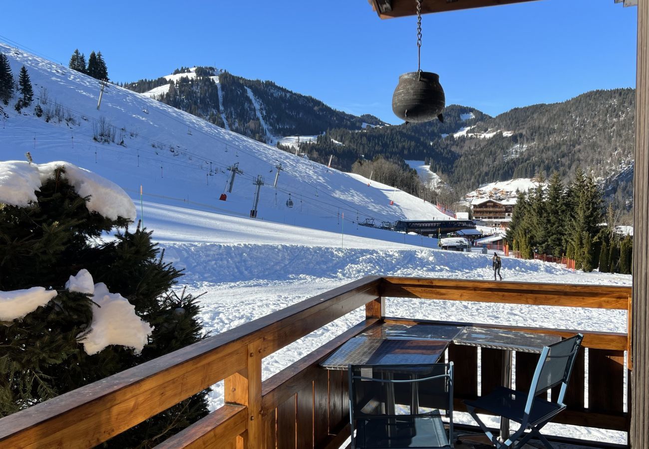 Chalet in La Clusaz - Ty menez 2 - Apartment in chalet 2*, on the ski slopes for 9 people