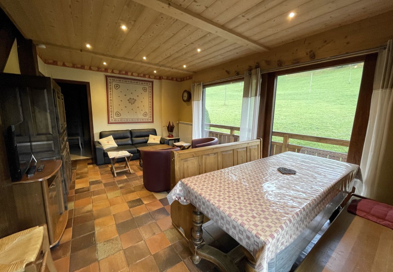 Chalet in La Clusaz - Ty menez 2 - Apartment in chalet 2*, on the ski slopes for 9 people