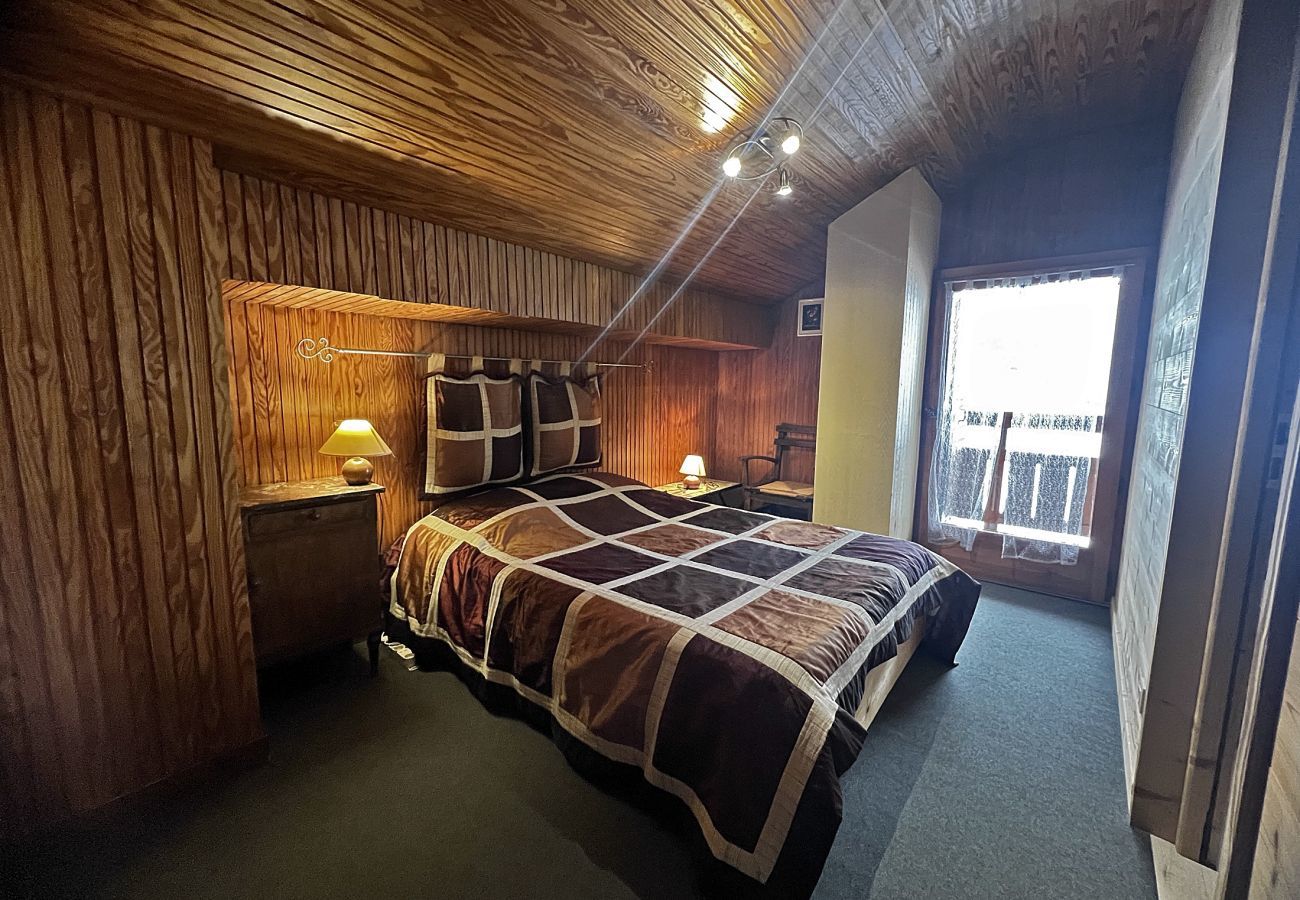 Chalet in La Clusaz - Ty menez 2 - Apartment in chalet 2*, on the ski slopes for 9 people