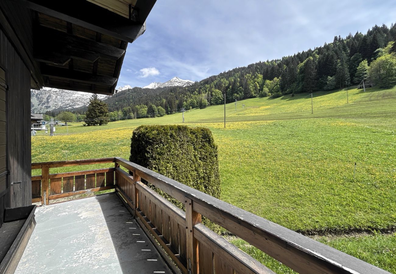 Chalet in La Clusaz - Ty menez 2 - Apartment in chalet 2*, on the ski slopes for 9 people