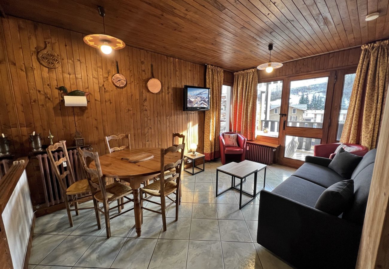 Apartment in La Clusaz - ELAN 15, 6 people, village center, 2*