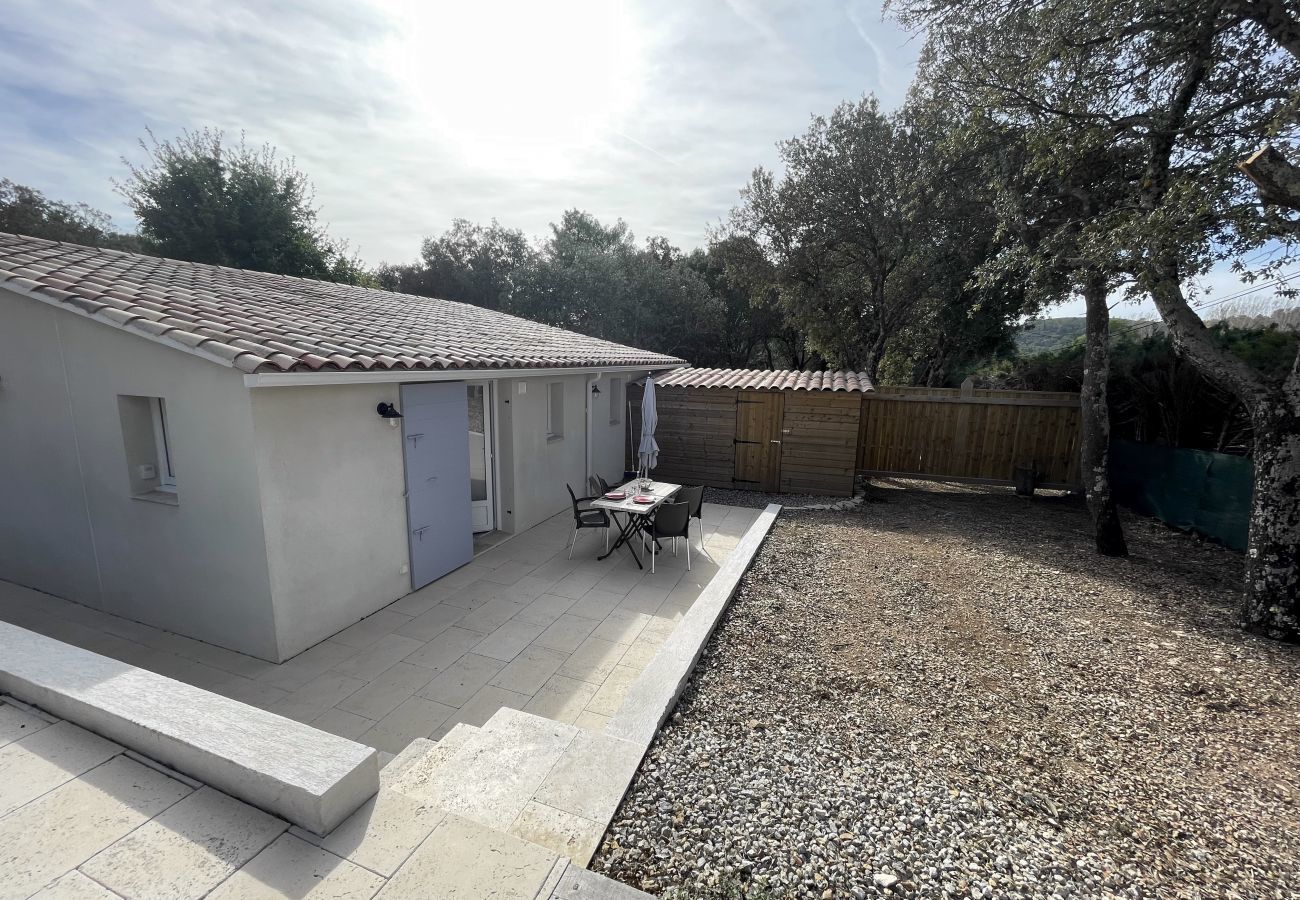 Townhouse in Fox-Amphoux - 