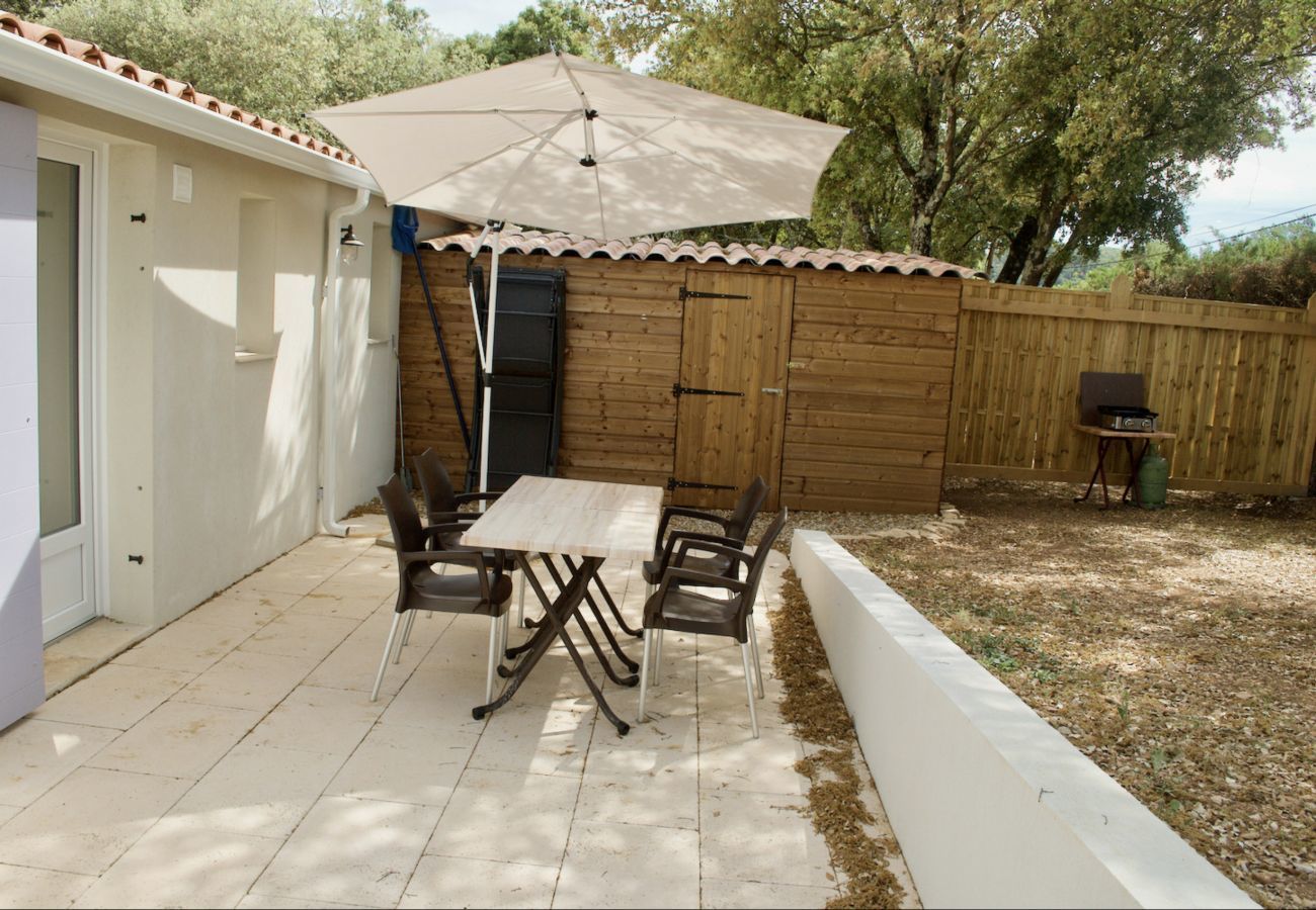 Townhouse in Fox-Amphoux - 