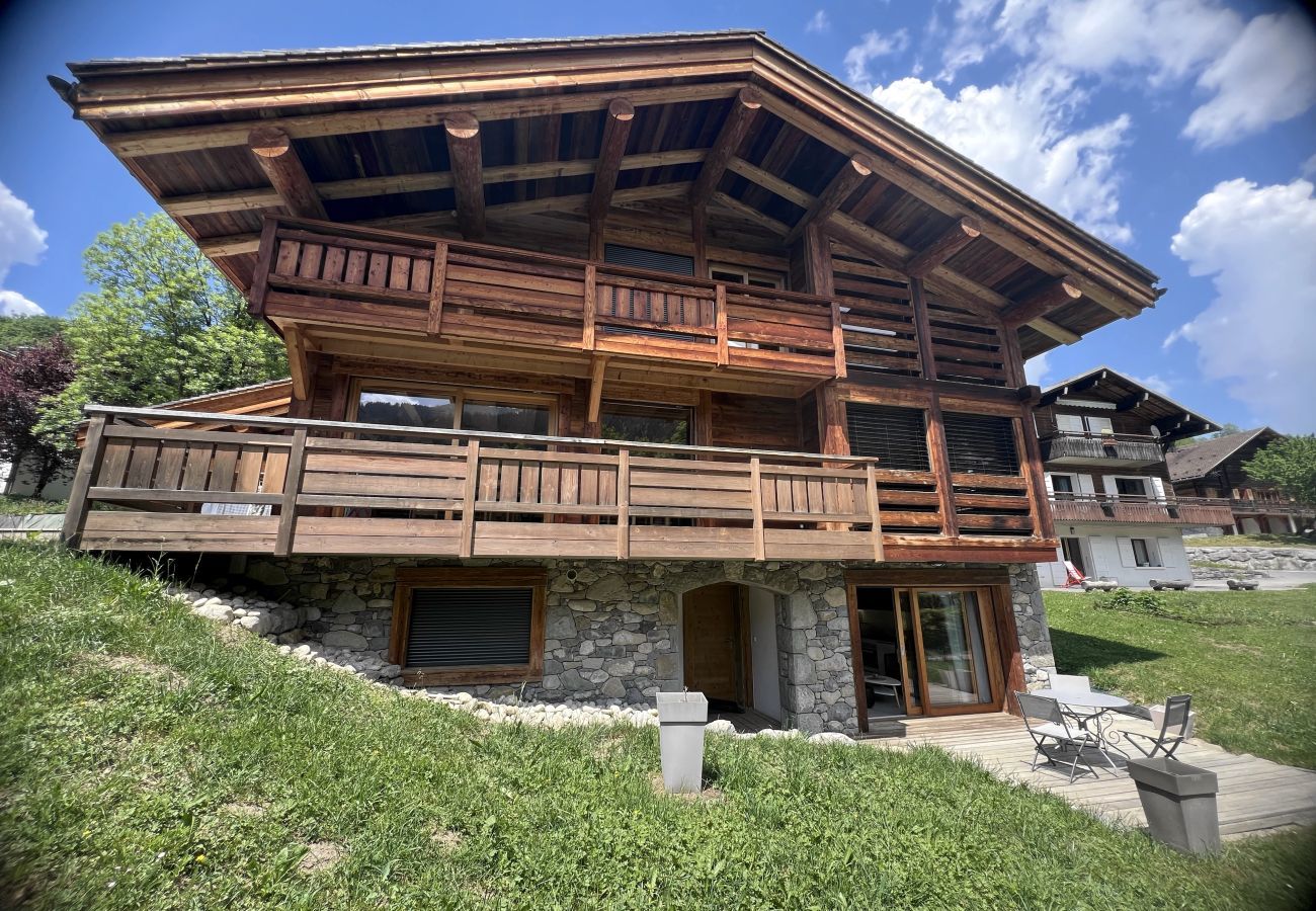 Apartment in La Clusaz - NEW TO RENT Charming modern one-bedroom apartment in a peaceful chalet – terrace/garden, mountain view, Wi-Fi included