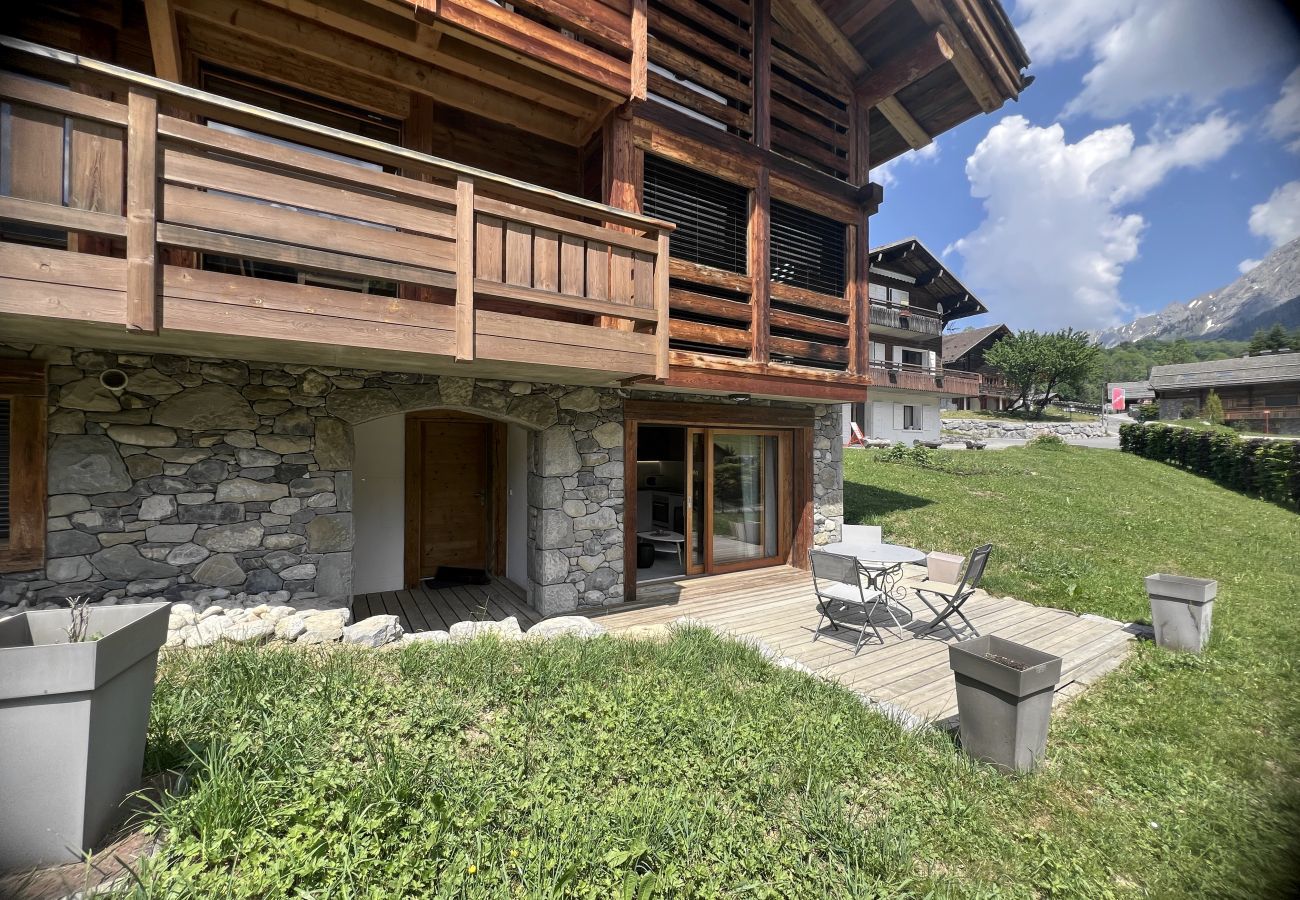 Apartment in La Clusaz - NEW TO RENT Charming modern one-bedroom apartment in a peaceful chalet – terrace/garden, mountain view, Wi-Fi included