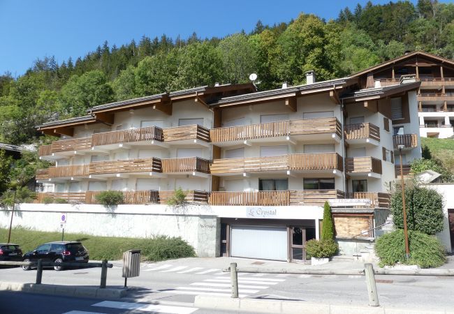 Appartement à La Clusaz -  Crystal 15 - Appartement 4 pers. 2* centre village  Appartement à La Clusaz -  Crystal 15 - Appartement 4 pers. 2* centre village