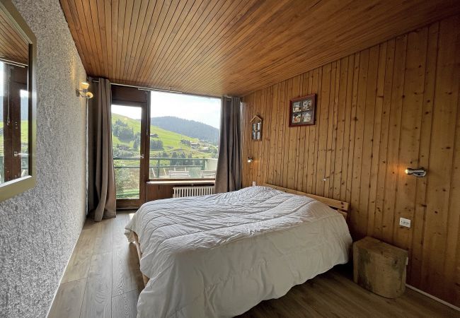 Appartement à La Clusaz - Aravis 1500, appartement 11 - 2* skis aux pieds 6 pers. Appartement à La Clusaz - Aravis 1500, appartement 11 - 2* skis aux pieds 6 pers.