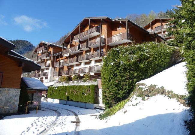 Studio à La Clusaz - Résidence 2-235 - Studio 4 pers. 2* belle vue Studio à La Clusaz - Résidence 2-235 - Studio 4 pers. 2* belle vue