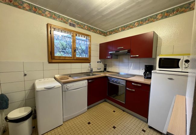 Chalet à La Clusaz - Ty menez 2 - Appartement dans chalet  2*, skis aux pieds 9 pers. Chalet à La Clusaz - Ty menez 2 - Appartement dans chalet  2*, skis aux pieds 9 pers.