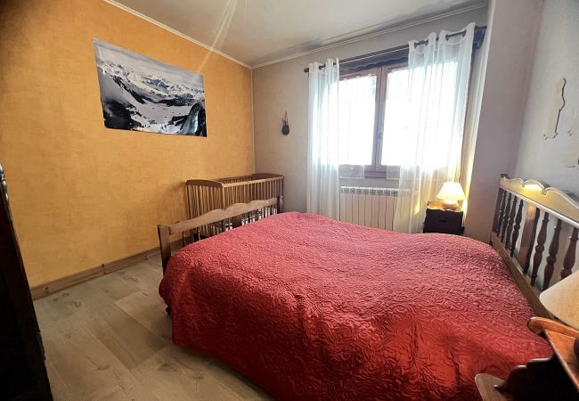 Chalet à La Clusaz - Ty menez 2 - Appartement dans chalet  2*, skis aux pieds 9 pers. Chalet à La Clusaz - Ty menez 2 - Appartement dans chalet  2*, skis aux pieds 9 pers.