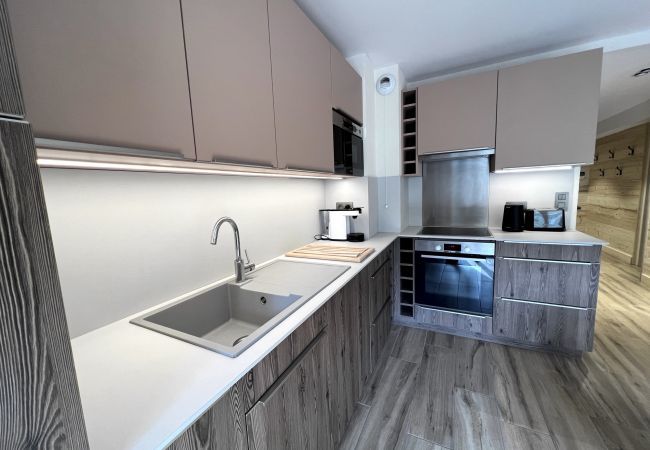 Appartement à La Clusaz - L'ours polaire - Appartement 4* centre village 10 pers. Appartement à La Clusaz - L'ours polaire - Appartement 4* centre village 10 pers.