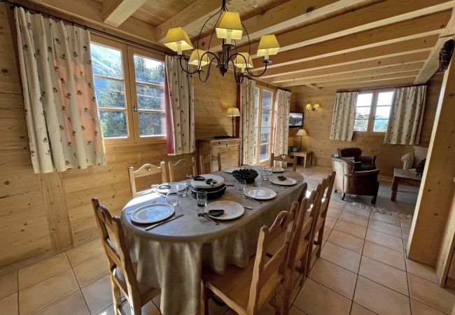 Chalet à La Clusaz - Le Paturage, charmant demi-chalet face aux montagnes  Chalet à La Clusaz - Le Paturage, charmant demi-chalet face aux montagnes