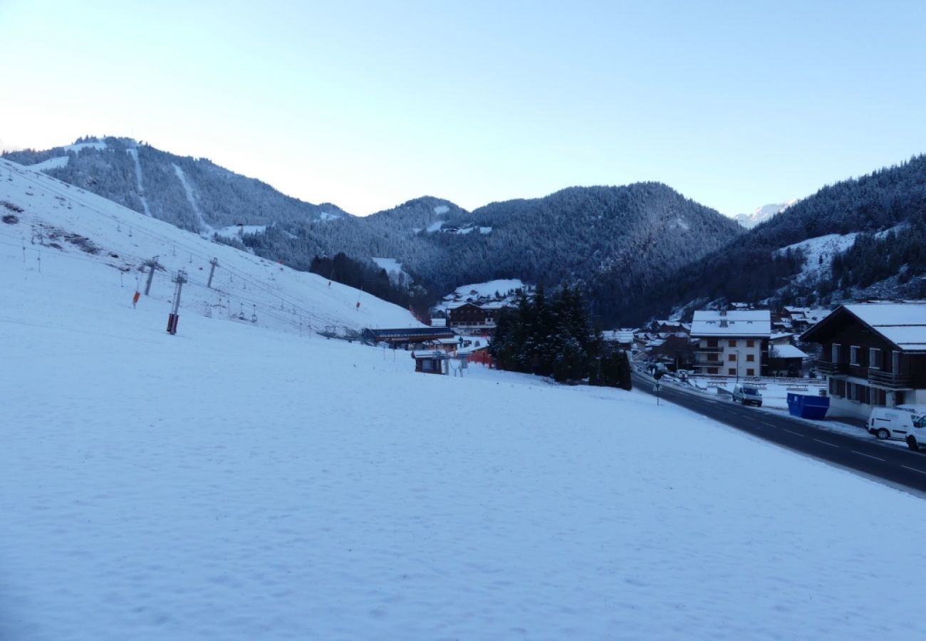 Chalet à La Clusaz - Ty menez 1 - Appartement dans chalet au rez 2*, skis aux pieds  6 pers.